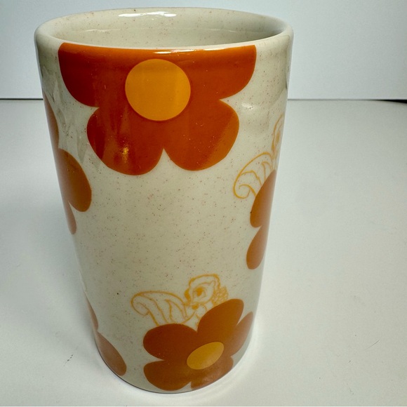 NWT. Flower mug featuring adorable sketches of Bambi's skunk pal Flower - Picture 4 of 11